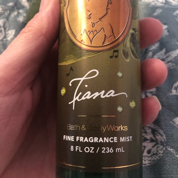 Tiana Bath & Body Set - Green Fragrance, Body Wash & Foaming Hand Soap - Picture 3 of 7